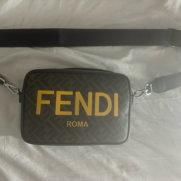 FENDI MESSENGER BAG - Picture 3 of 8